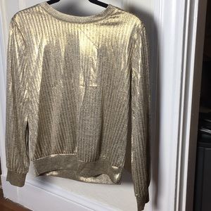 Super cute gold metallic long sleeve tee